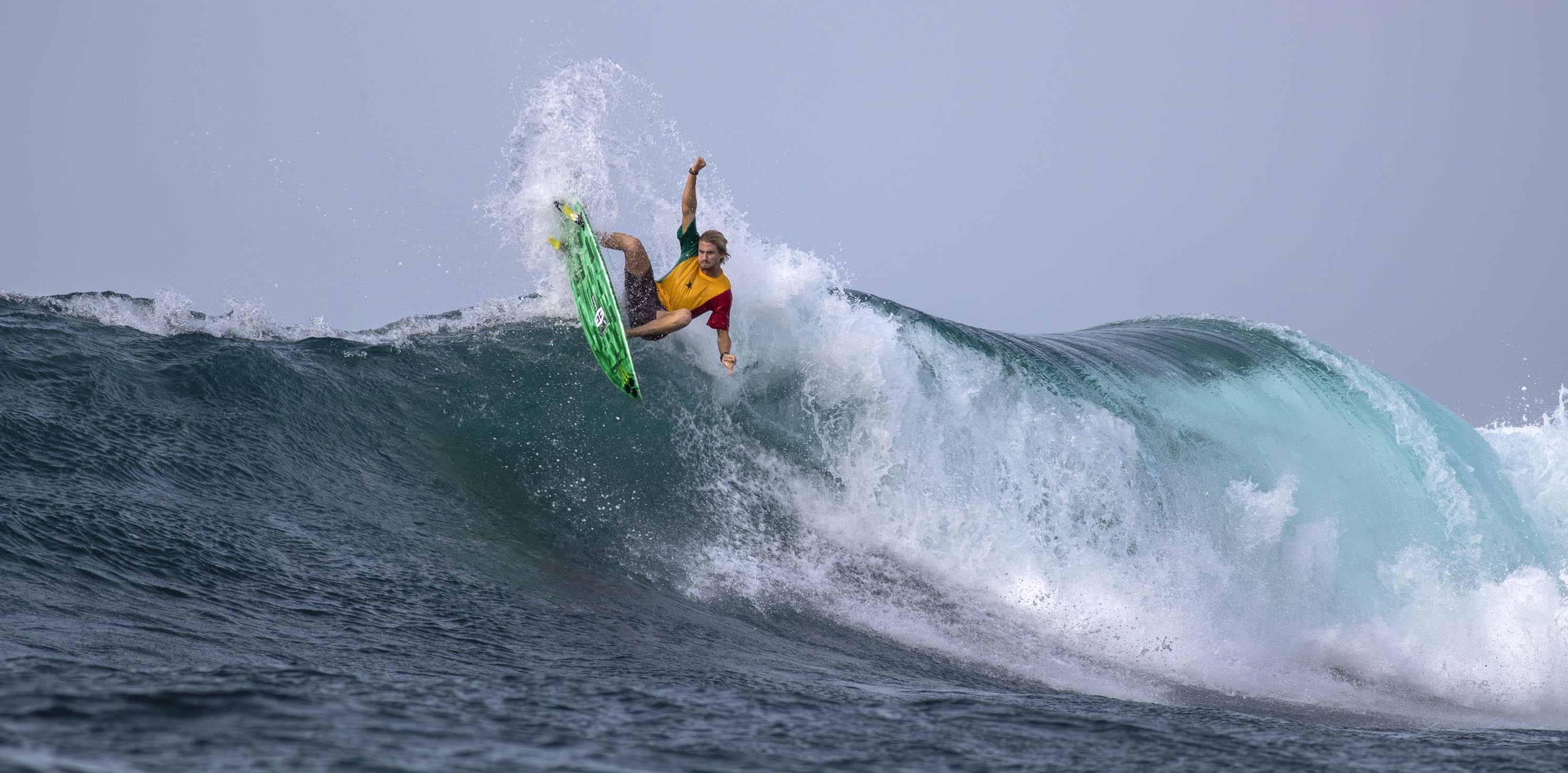 All Eyes On Beyrick De Vries At The Vans Triple Crown In Hawaii
